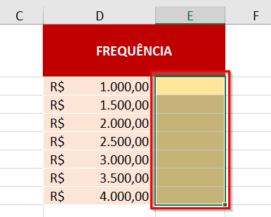 Selecione todo o intervalo que receberá os resultados da função FREQUÊNCIA